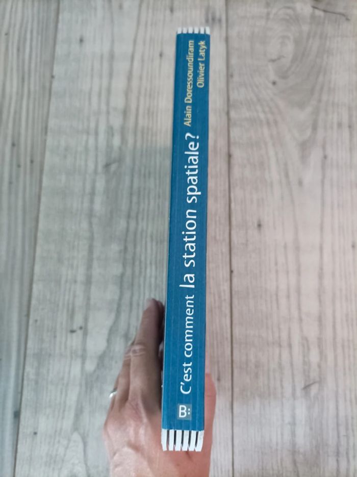 Joli livre " c'est comment la station spatiale ?" - photo numéro 5