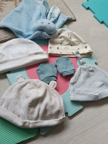 Lot 4 bonnets et moufles