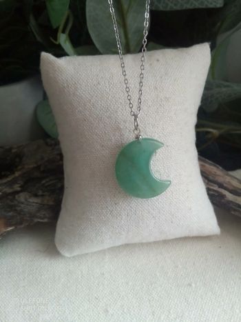 Collier lune en pierre d'aventurine verte