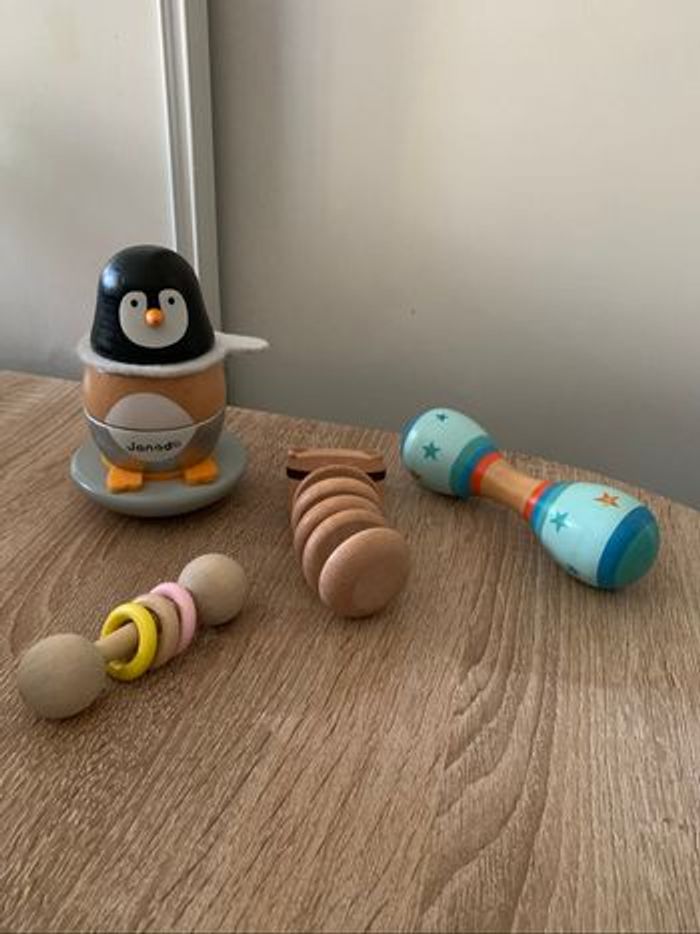 Lot de jouets d’éveil en bois