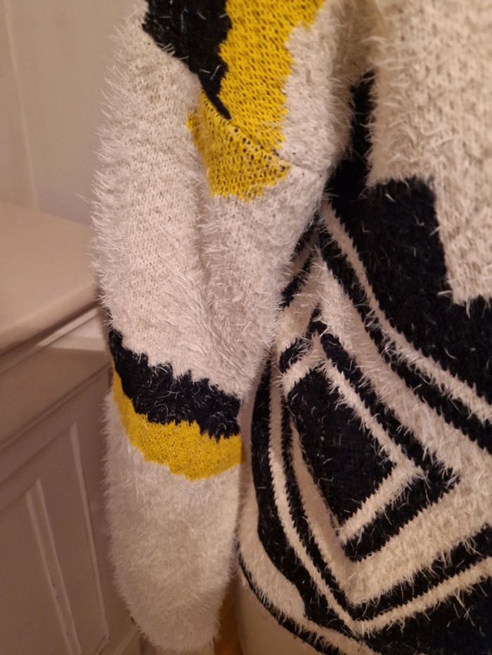 Pull asymétrique. 💛 - photo numéro 19