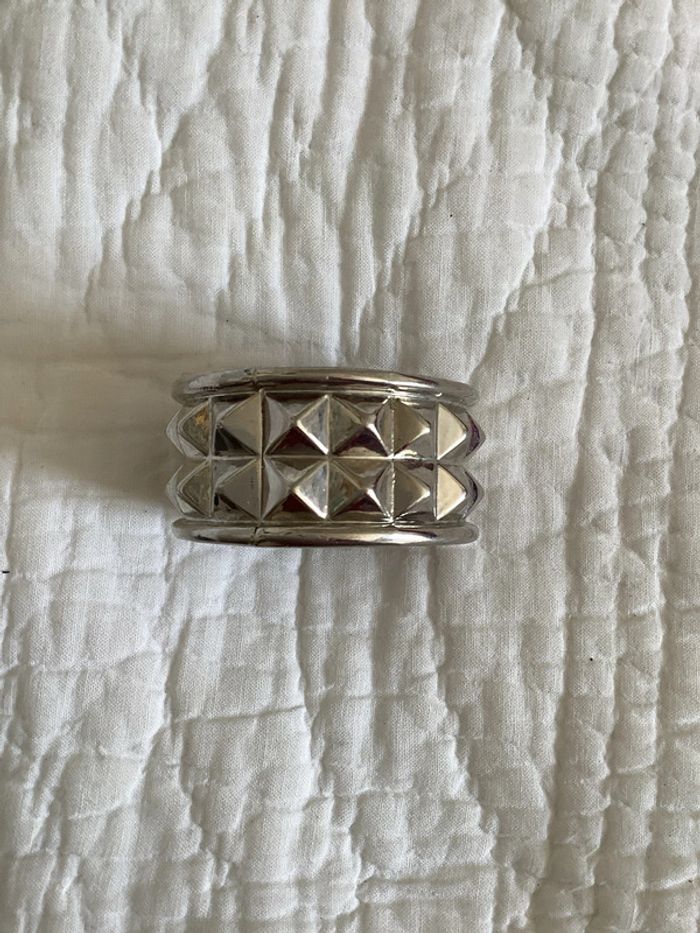 Bracelet métal argenté à charnière, motif pointes diamant