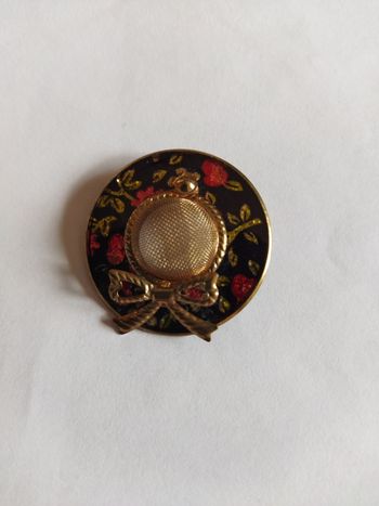 Broche chapeau 