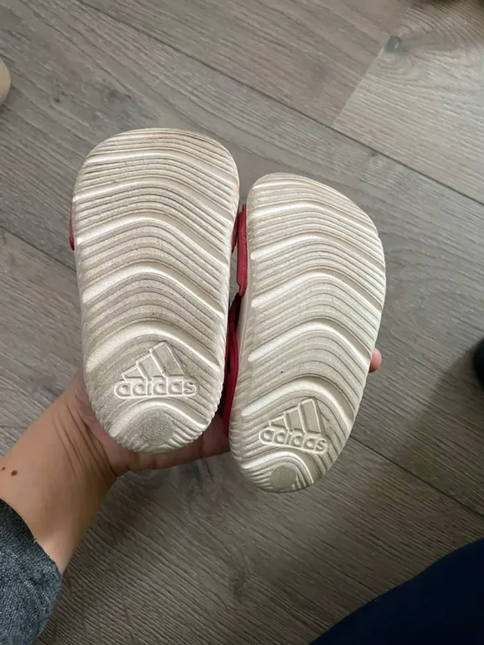 Sandales Adidas taille 20 - photo numéro 2