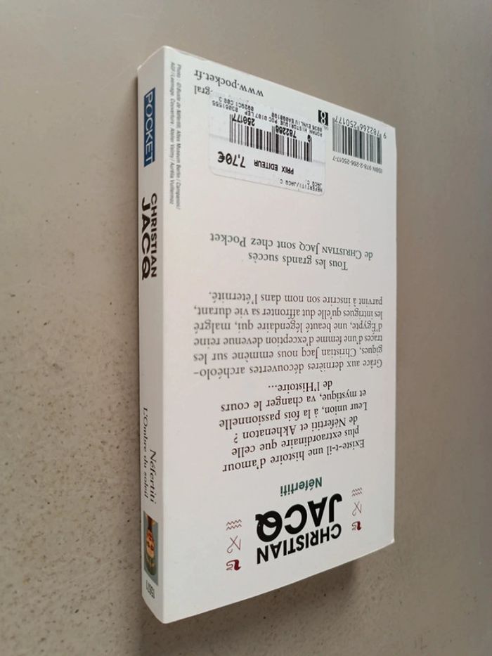 Christian Jacq Néfertiti l'ombre du soleil - photo numéro 3