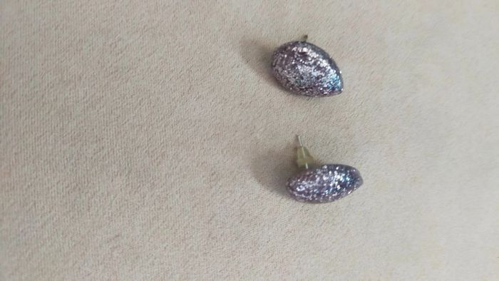 Boucles d’oreilles gouttes pailletées violet argent – Collection Reflets de Lavande - photo numéro 3