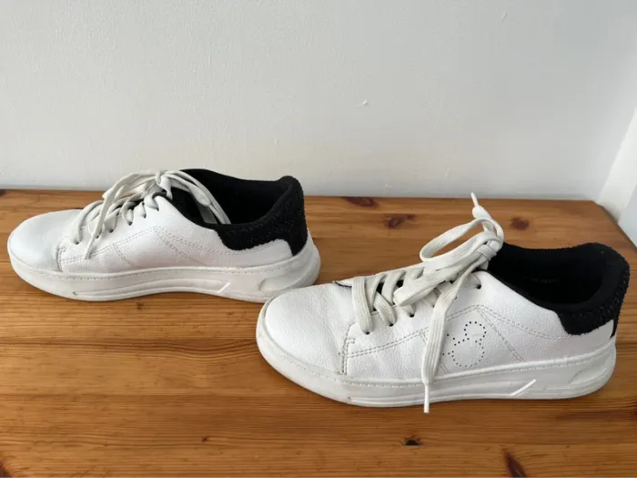 Chaussures avec oreilles de Mickey - photo numéro 4