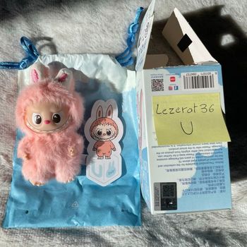 Peluche LABUBU Pin for Love – Lettre U (POP MART)