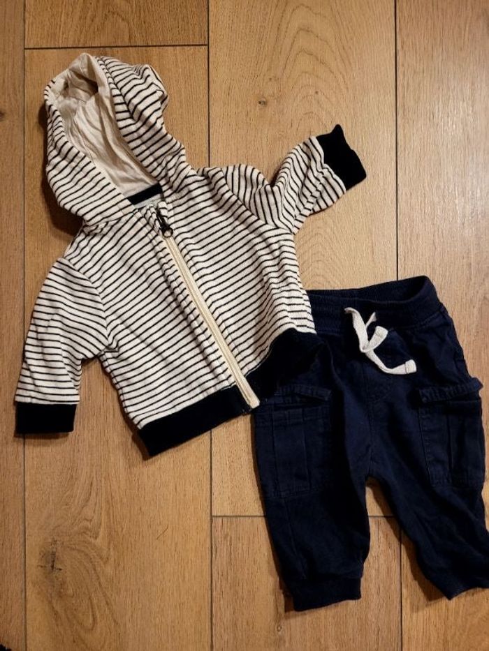 Gilet et pantalon 6 mois tbe