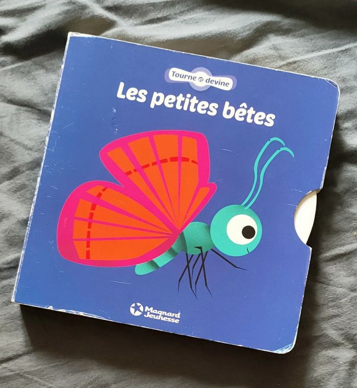 Livre d'éveil bébé les petites bêtes