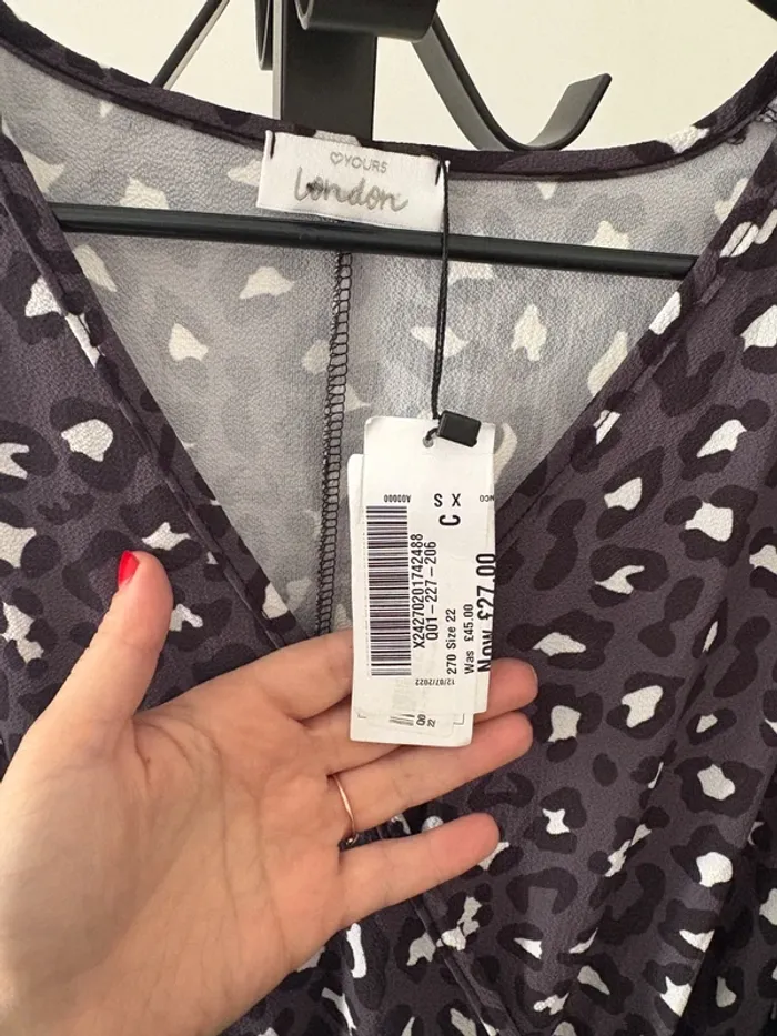 Robe léopard grise Taille 50 (ce qui correspond à une taille 22). - photo numéro 2