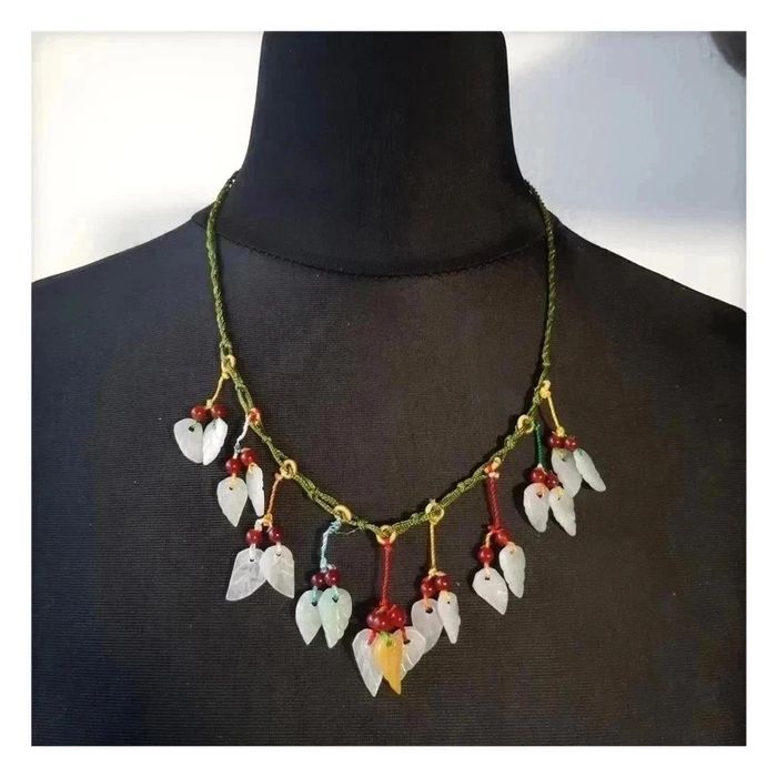 Collier ethnique nature feuille jade neuf