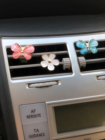 Lot deux papillons et une fleur à accrocher dans voiture