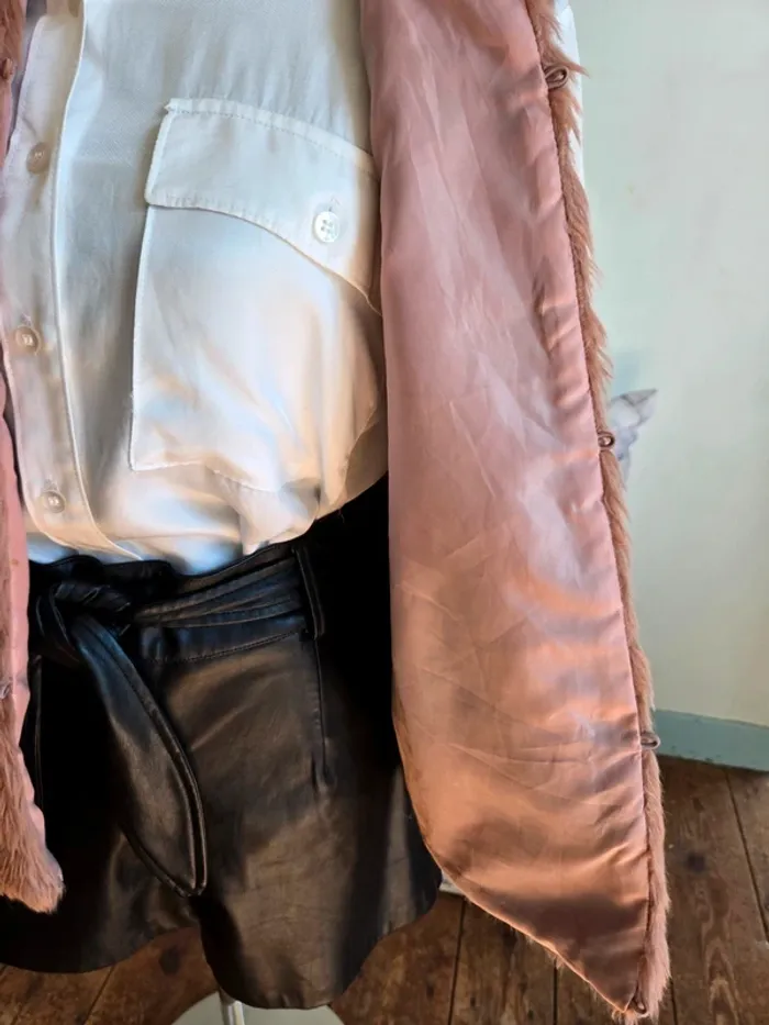 Veste sans manches en fausse fourrure. - photo numéro 3