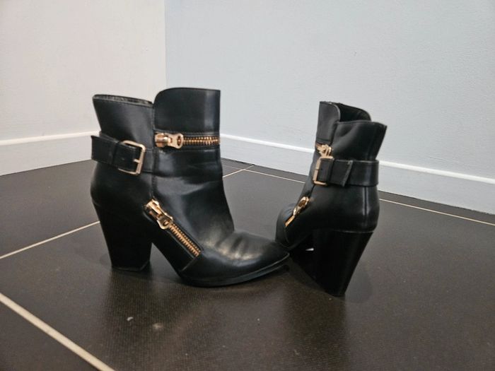 Boots Buffalo London T37