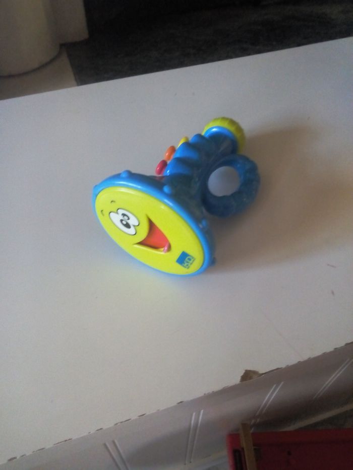 jouet bébé "La trompette perd la tête"