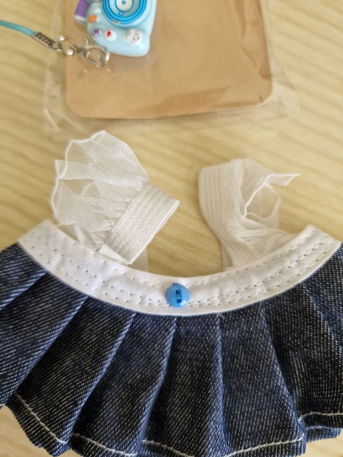 Robe bleue poupee genre labubu - photo numéro 2