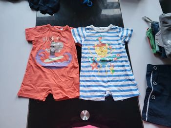 Lot de 2 bodys-short manches courtes taille 3 mois