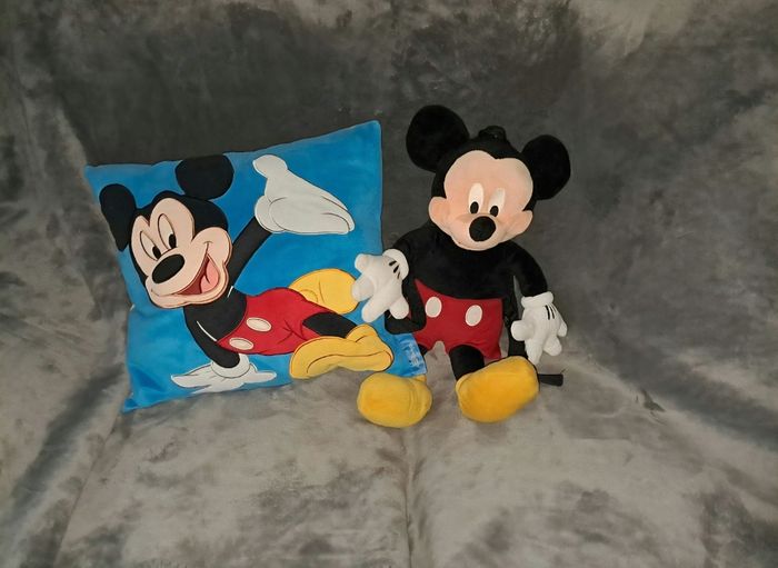 Lot coussin et sac à dos mickey