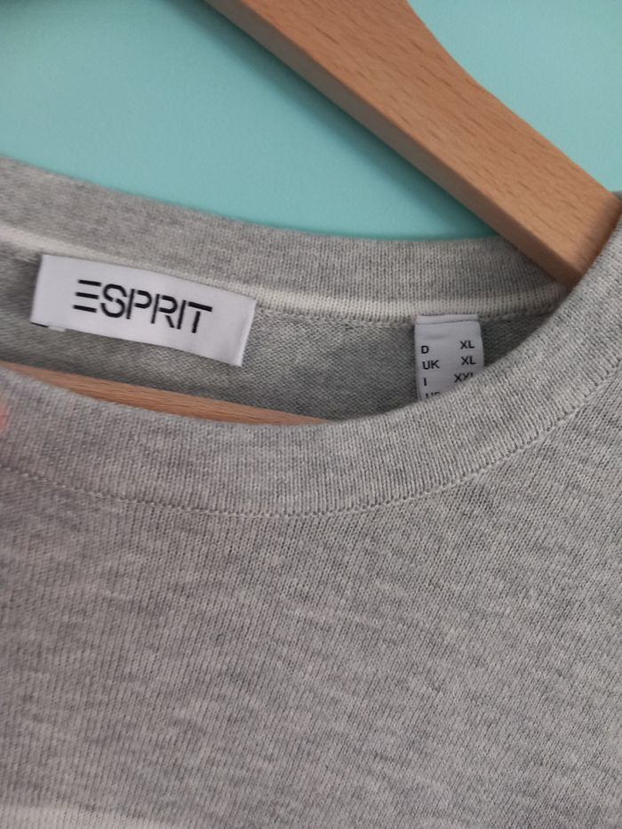 Pull léger rayé gris - photo numéro 3
