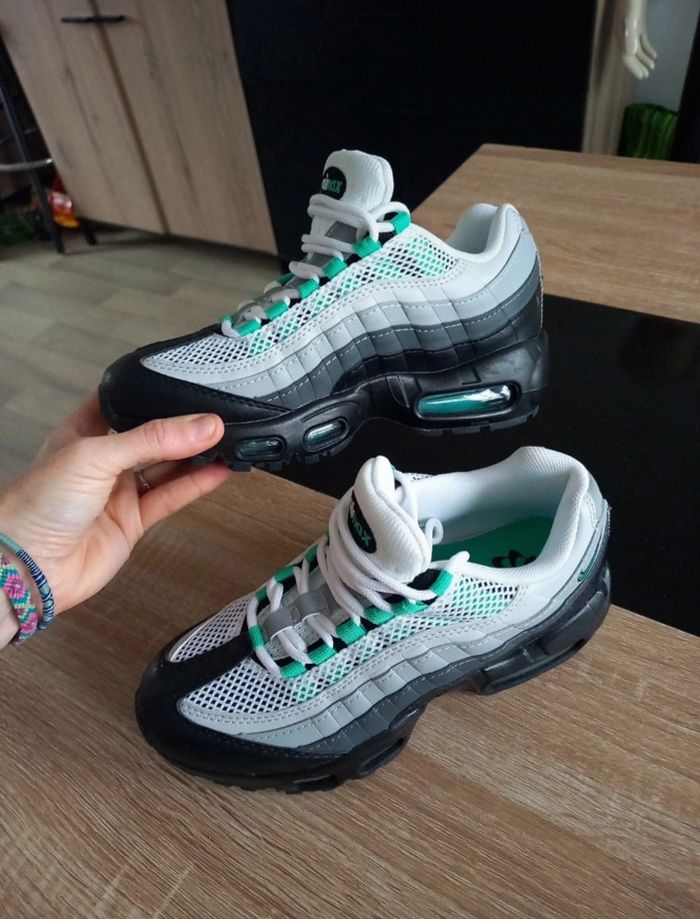 Basket Nike Air max 95  Neuve  T 37,5 - photo numéro 9