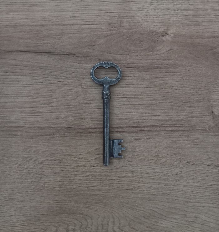 Clé ancienne en métal " 9 cm " - photo numéro 2