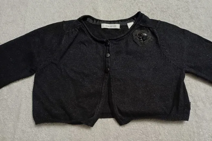 Gilet noir Okaïdi 5 ans (réf perso F-L19)(familleac72)