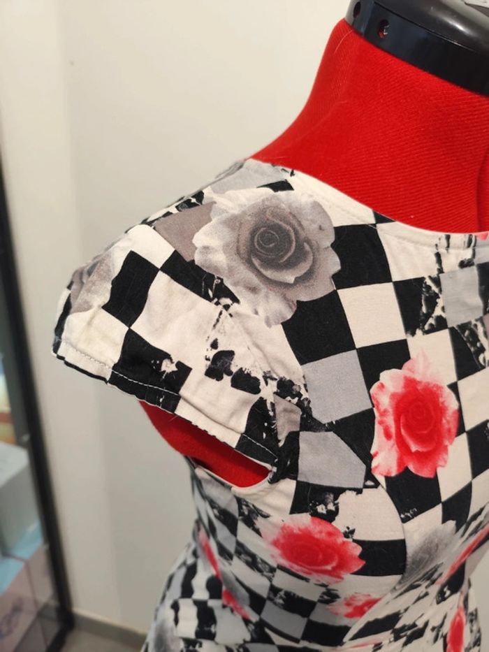 Robe à carreaux et rose - photo numéro 3