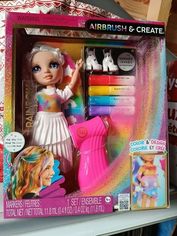 RAINBOW HIGH Air Brush & Create
NEUF