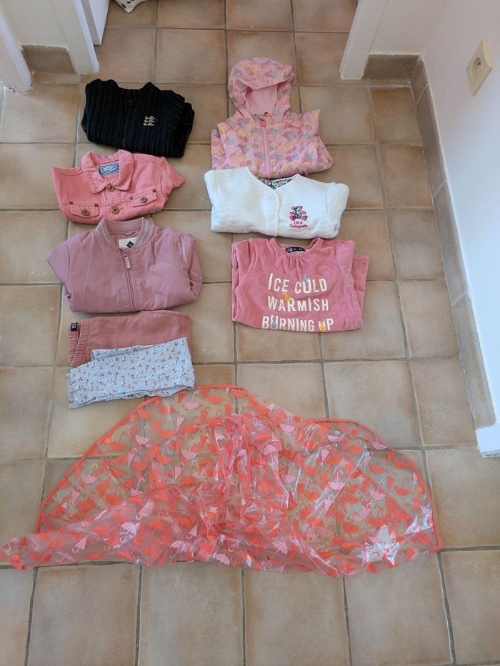 Lot vêtements fille vestes + poncho + leggings