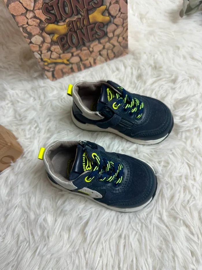 Paire de basket Stones and Bones taille 20 - photo numéro 3