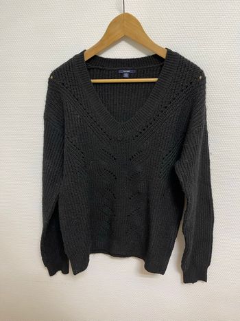 Pull en maille noir col en V