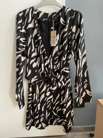 Robe cache cœur mango neuve