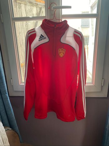 Sweet de sport Adidas rouge taille L écusson BEC escrime