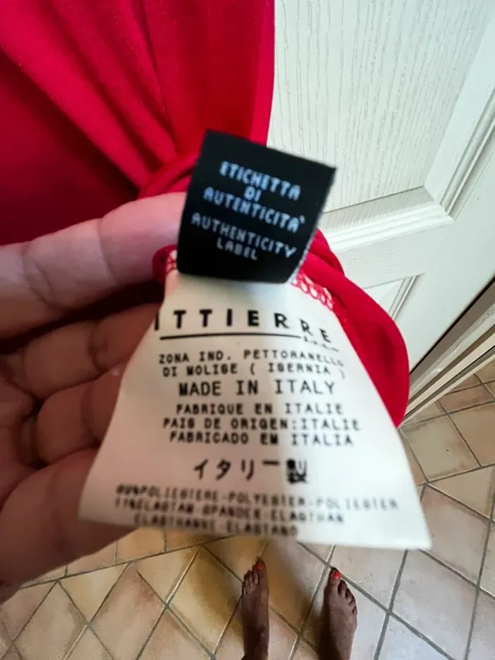 Robe courte Versace -couleur Rouge Cerise - taille 40 - photo numéro 9