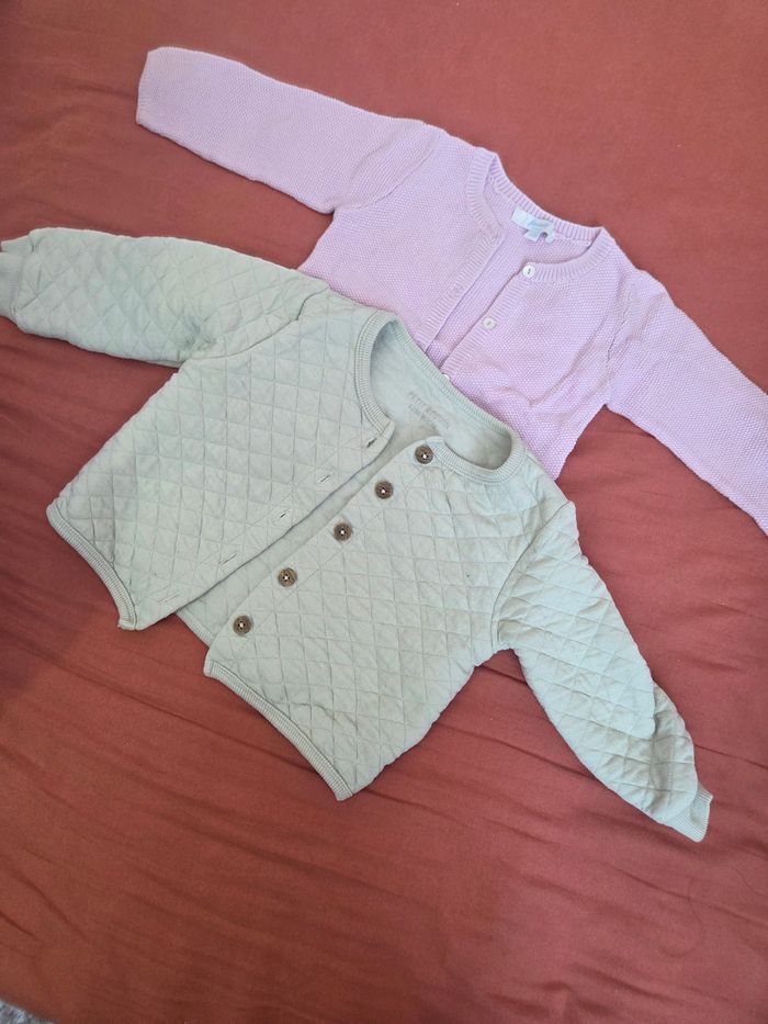 Lots 2 gilets 12 mois
