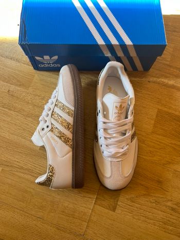 Baskets adidas samba paillette dorée taille 40 (avec défaut)