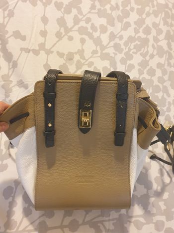 Sac neuf en cuir beige et blanc