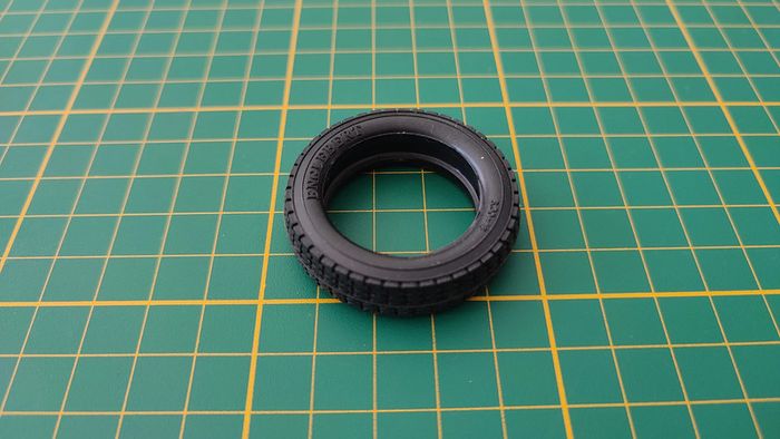 Pneu seul pièce détachée miniature Ferrari 250 testa rossa 1957 Burago Bburago 1/18 #B59