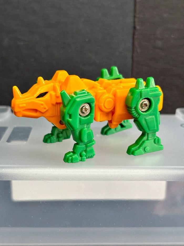 Figurine robot vintage Hasbro Takara Transformers Pretenders Stranglehold , accessoire