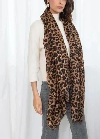 Foulard léopard neuf camel doré