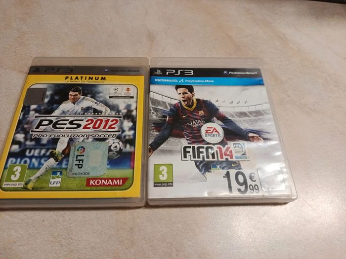 2 jeux PES et FIFA pour ps3