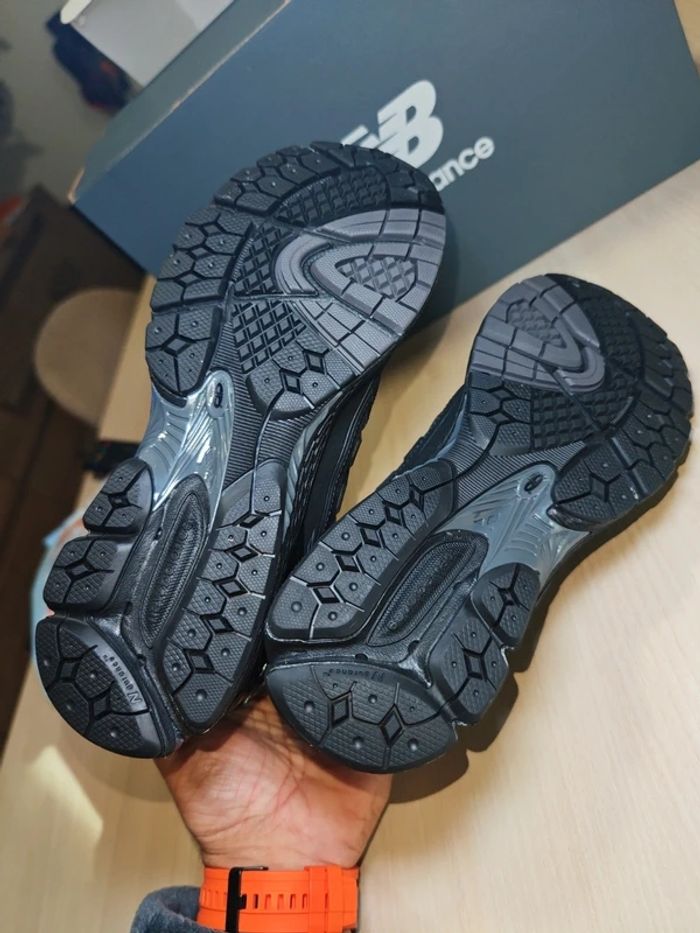 New Balance U1906 rjb Triple Noir neuf en 44,5 - photo numéro 9