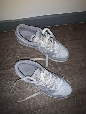 Nike dunk gris mixte pointure 34