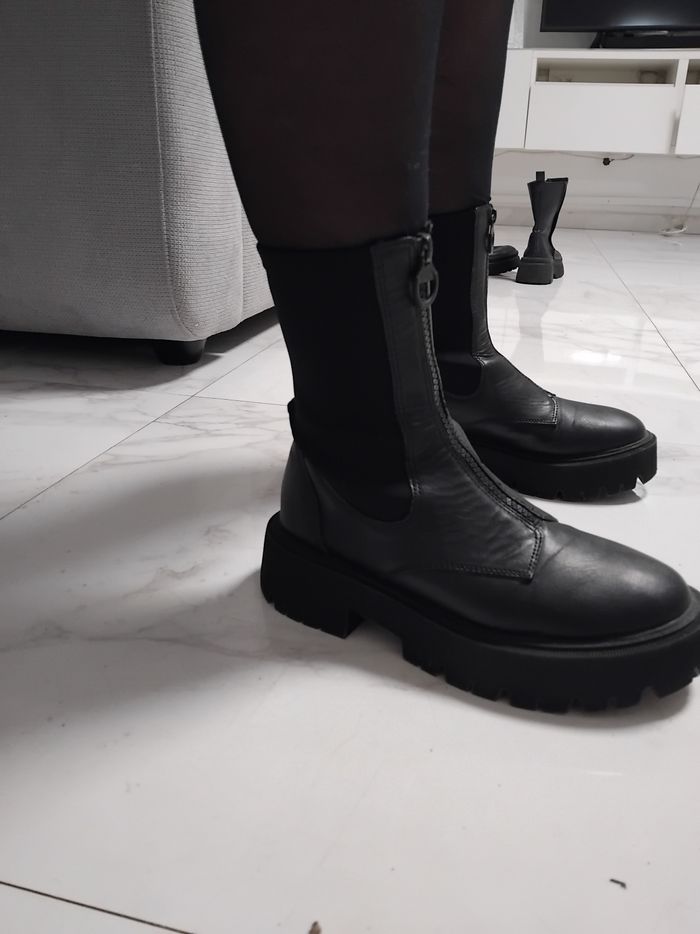 Botte femme pointure 37 prix 10euros la paires de bottes - photo numéro 2