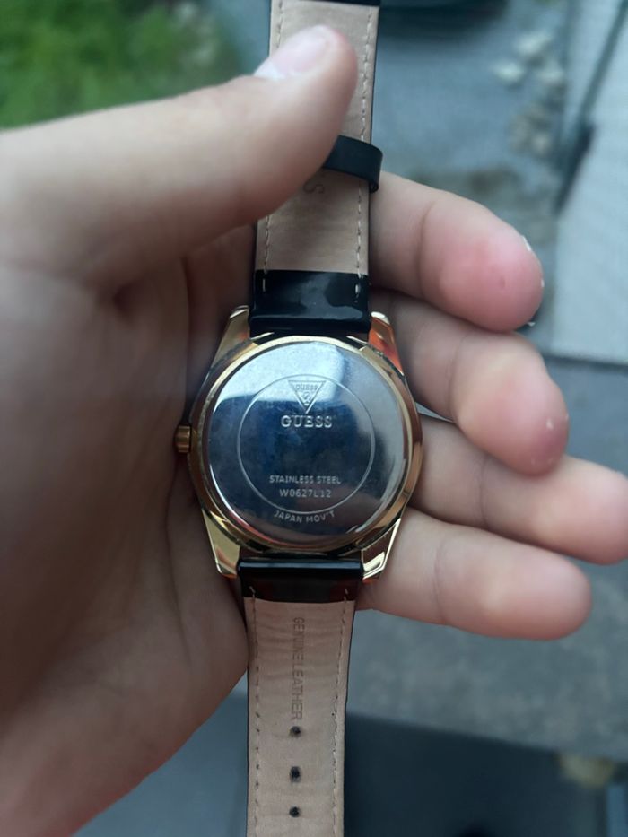 Montre GUESS Dorée - Collection Glitter Logo G - photo numéro 1