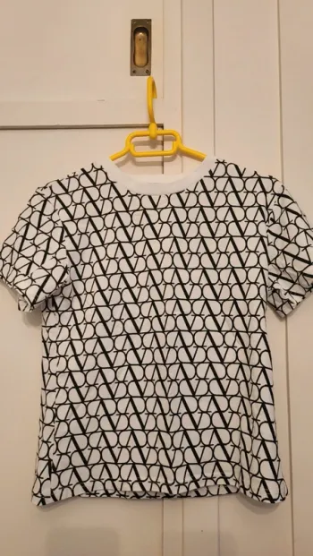 Tshirt noir et blanc