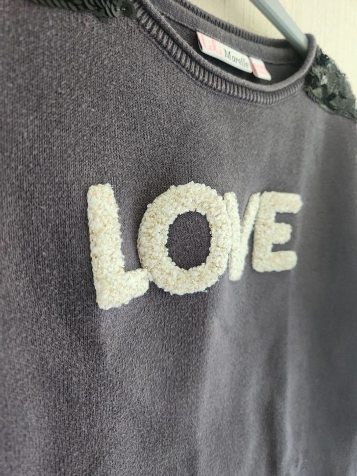 Pull gris neuf sequins aux épaules et love en relief 6 ans Lili Marelle - photo numéro 6