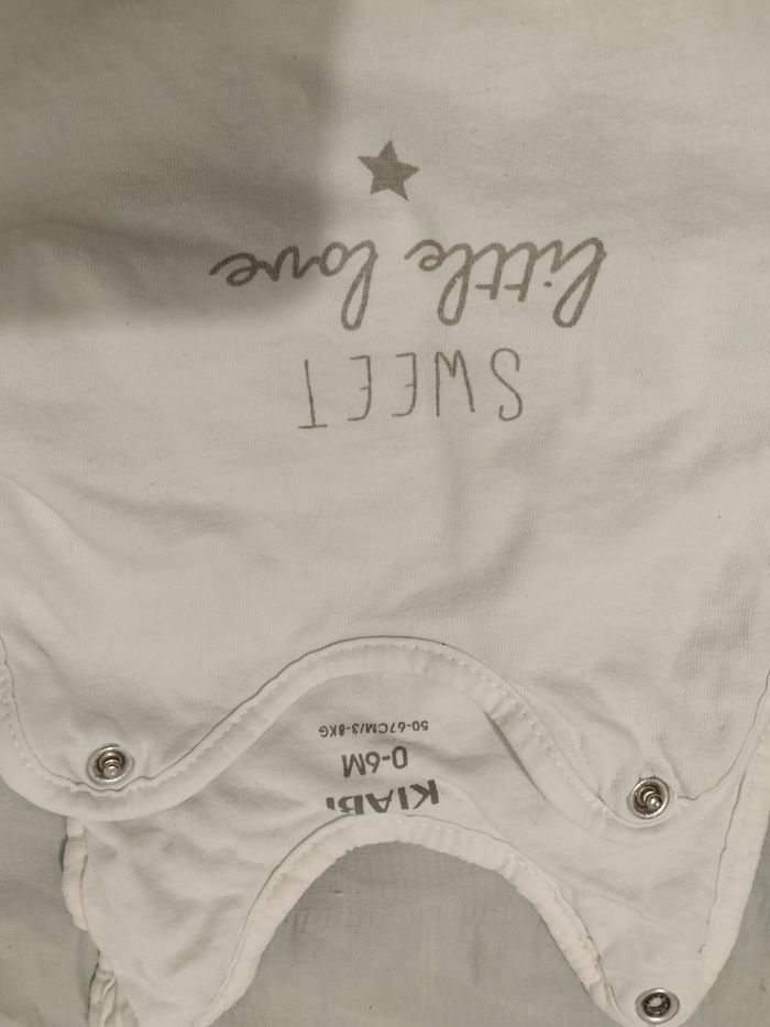 Lot 2 gigoteuses blanches Kiabi 0-6mois - photo numéro 3