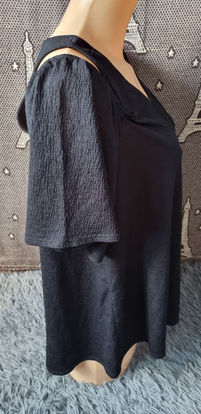 T-shirt noir à épaules dénudée taille L - photo numéro 4